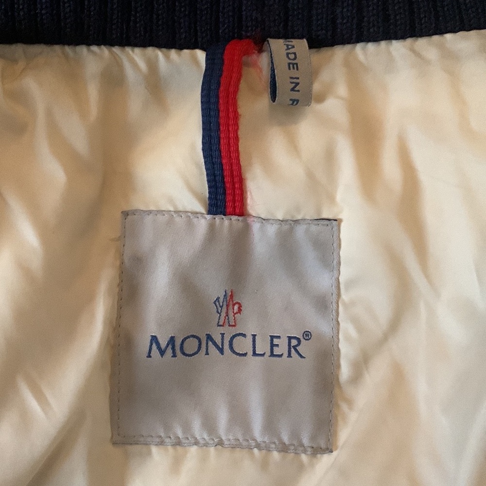 Moncler short, down puffer jacket in navy blue and off-white, size 2 - Picture 12 of 15